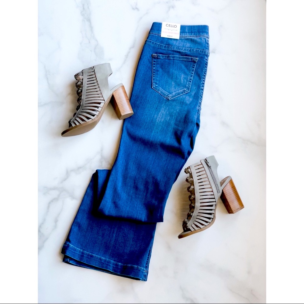 Cello Jeans Pull On Flare Petite 30” Medium wash - Picture 7 of 13